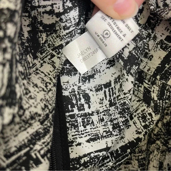 Diane von Furstenberg Jaelyn Sleeveless Flutter Dress Size 8 Sleeveless DVF - Picture 2 of 8